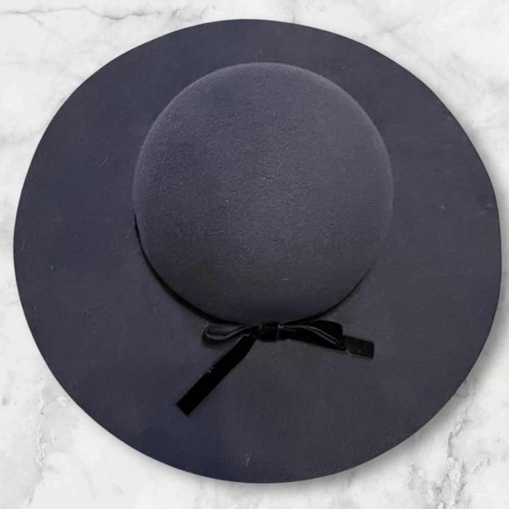Hat for Girls Wide-Brimmed Black 
with Velvet Ribbon NWOT